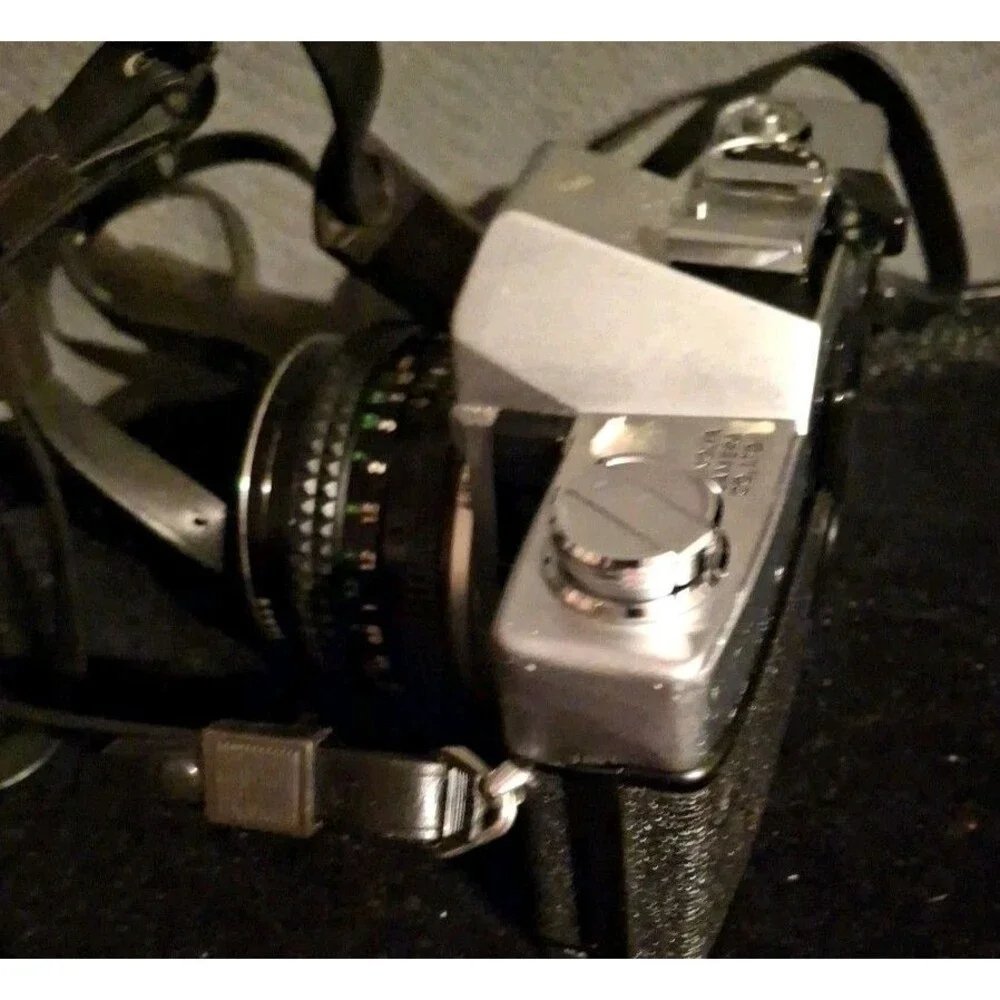 Classic Minolta SRT 100 35mm SLR Film Camera With MD 50mm F2 Lens